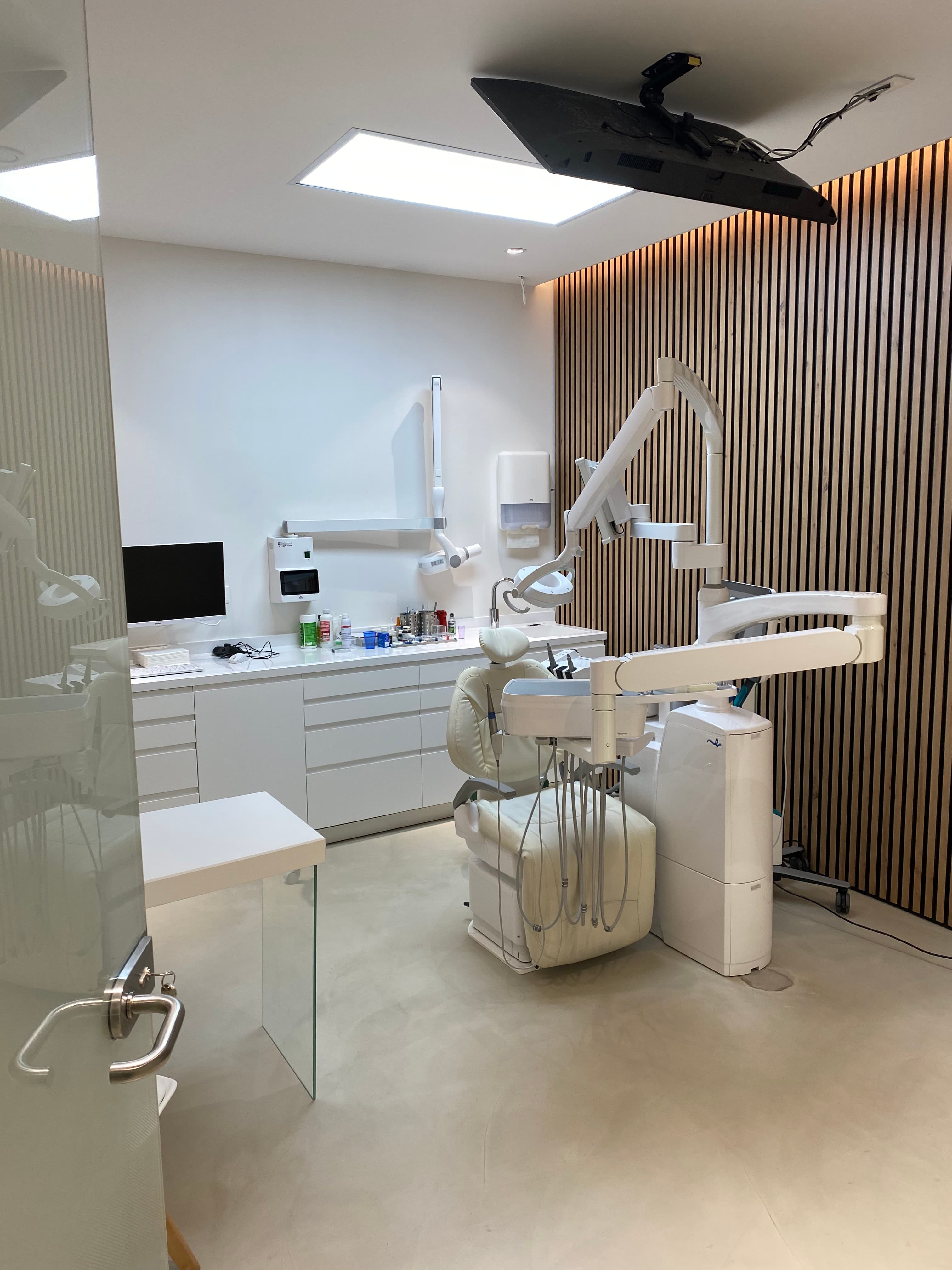 Salle de soins dentaire aménagée aux normes par Pro Batiment