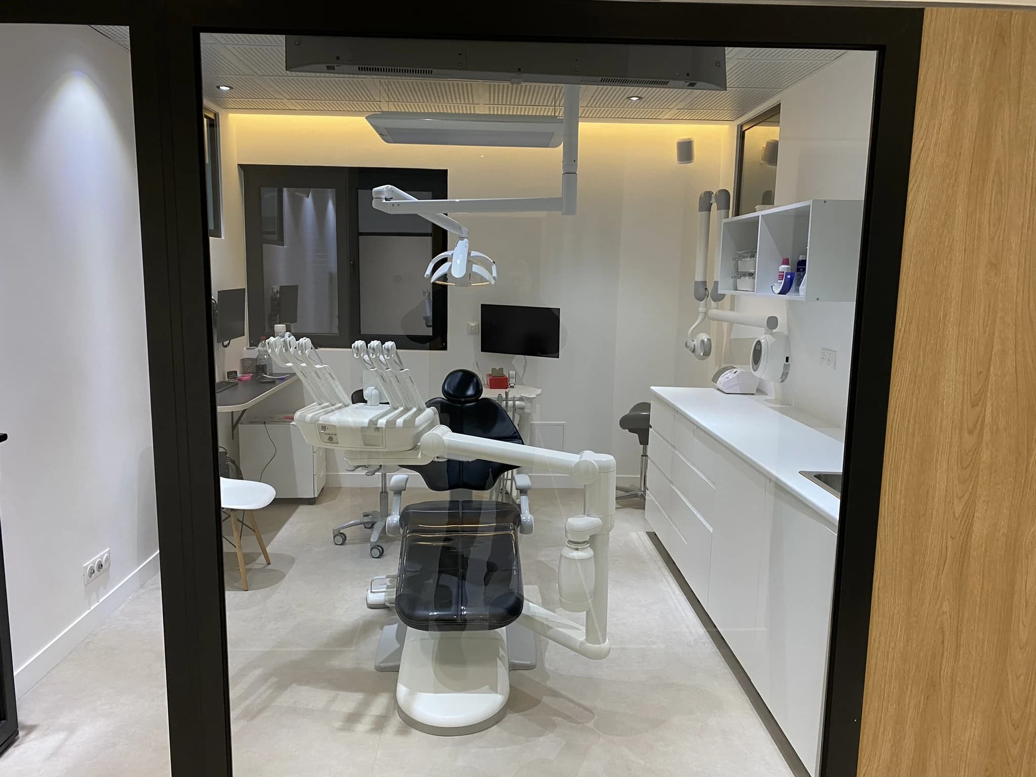 Une salle de soins aménagée — Trets